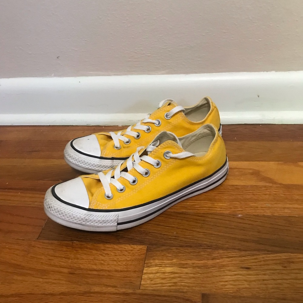 Yellow converse size 7.5